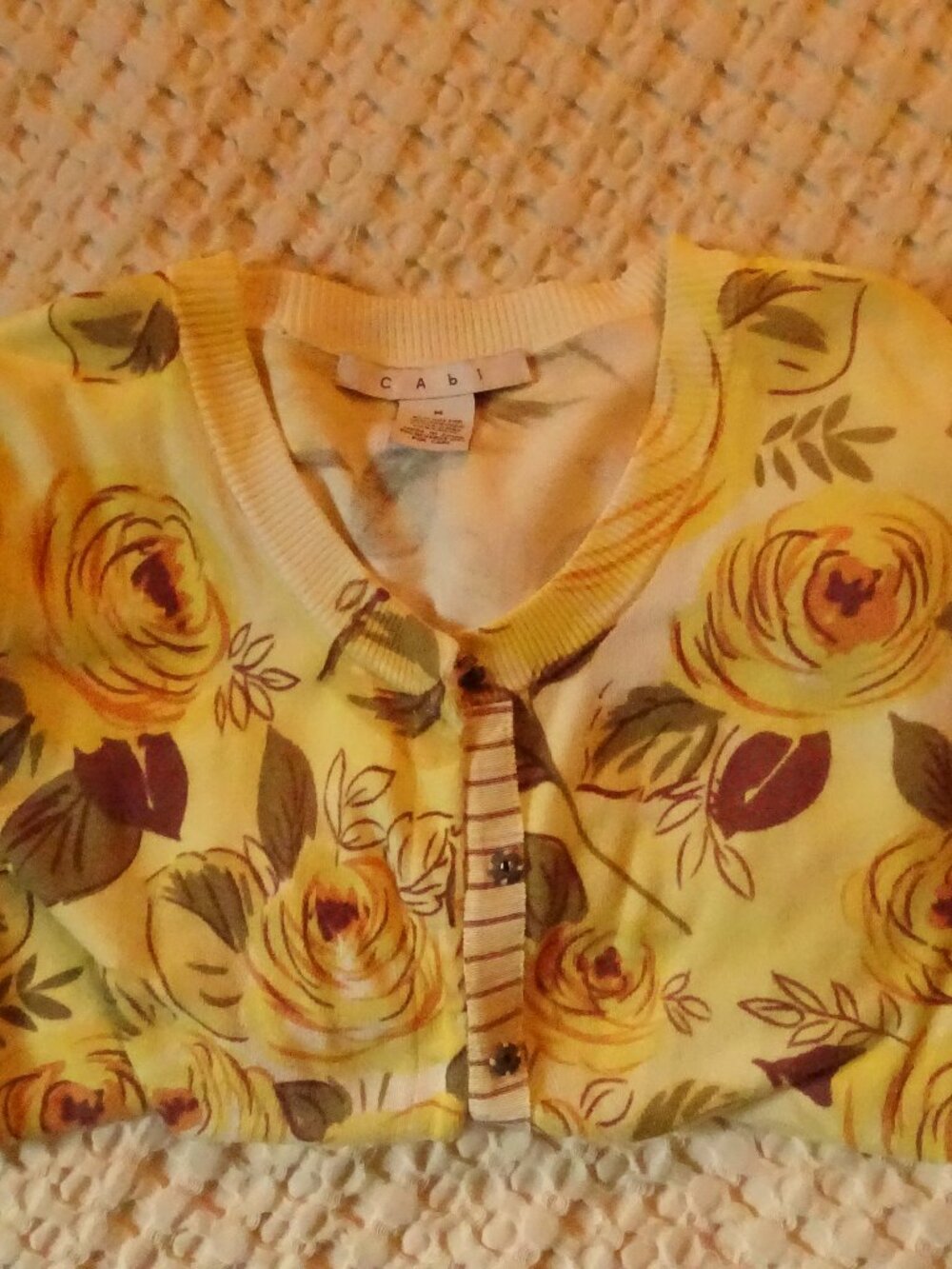 CAbi Yellow Floral Snap Cardigan Size M Watercolor Rose Print 3/4 Sleeve Light
